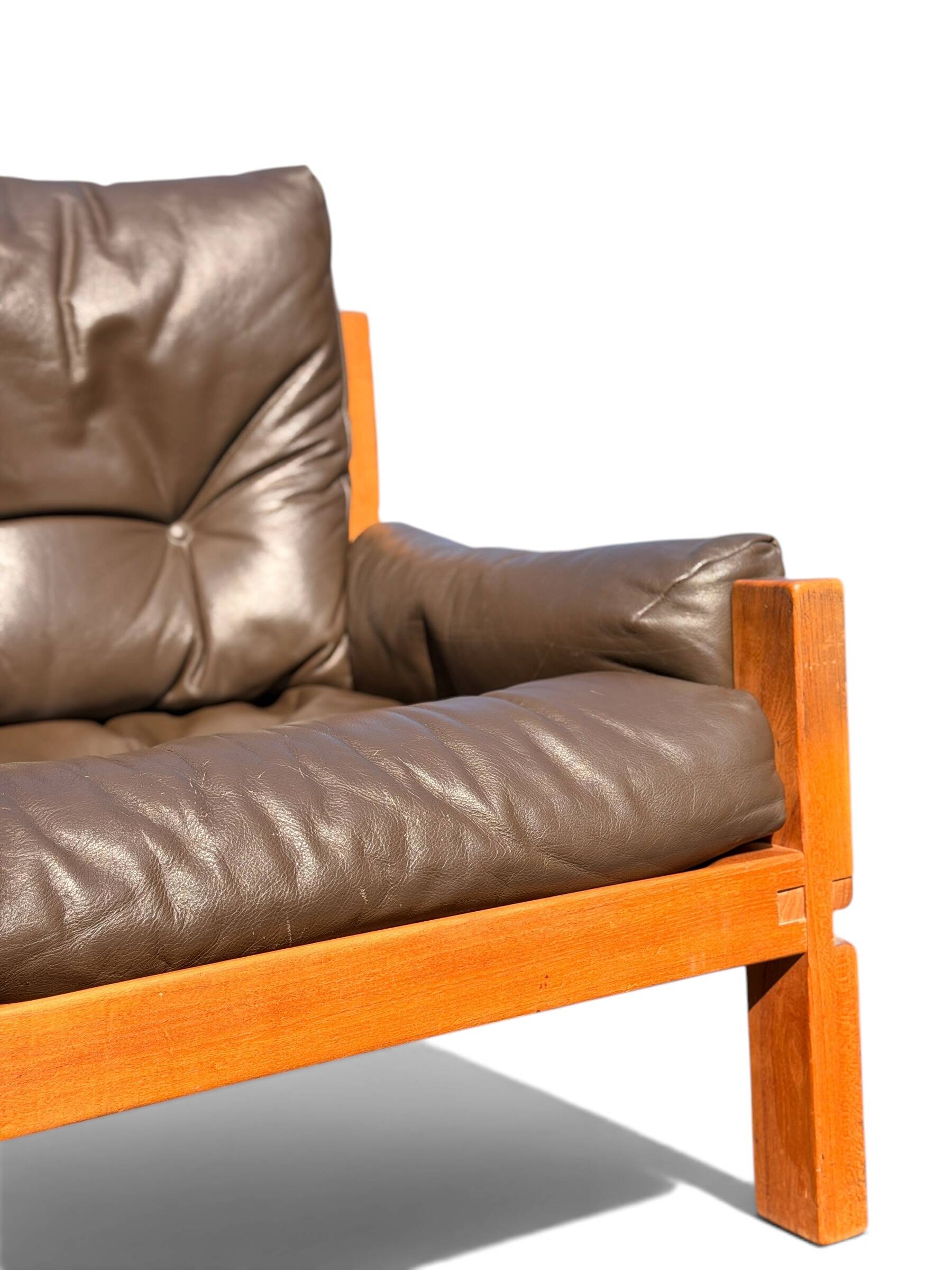 Pierre Chapo, 3-seater sofa S32 in solid elm and brown leather, 1966