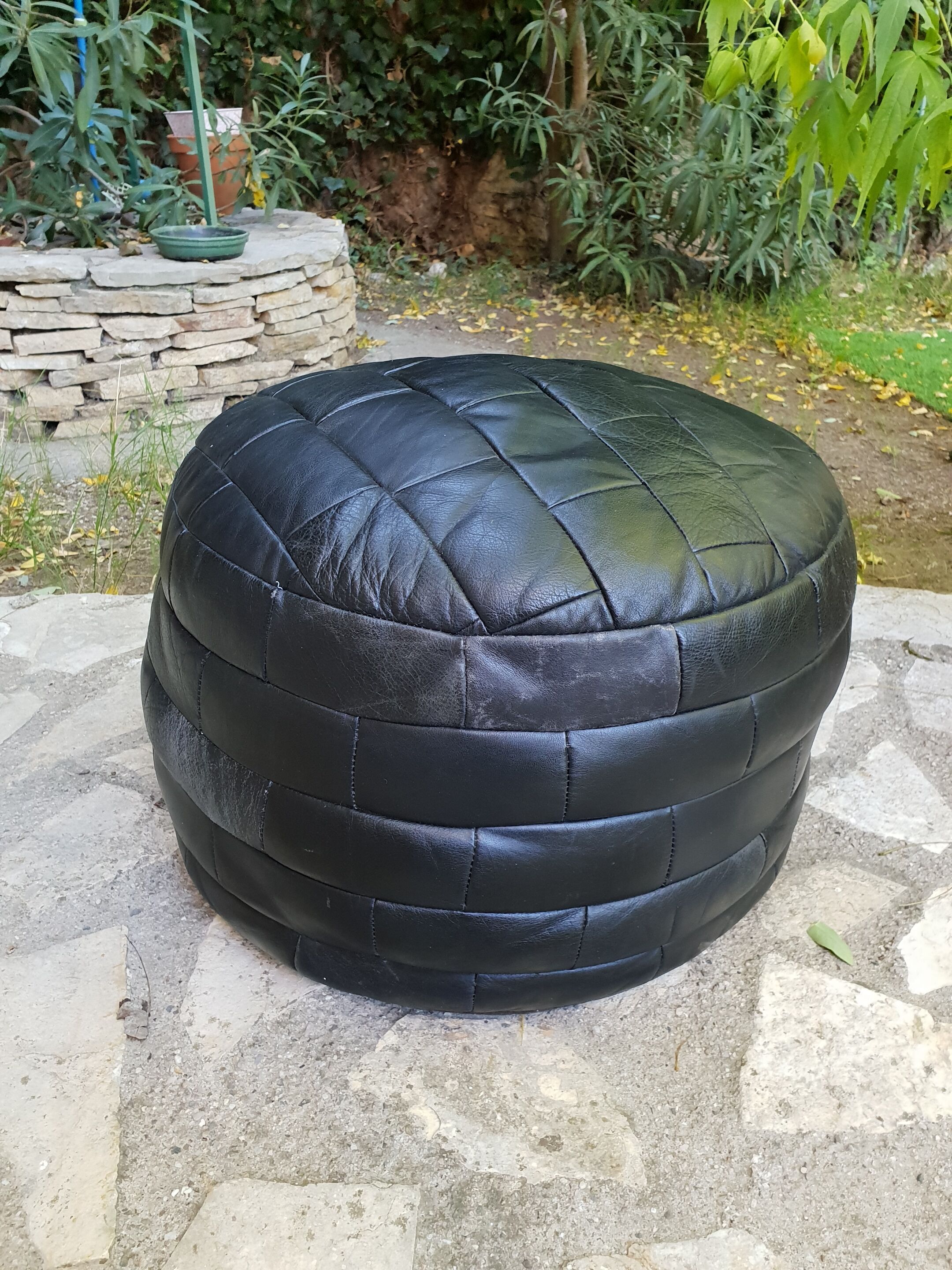 Leather pouf De Sede 1970