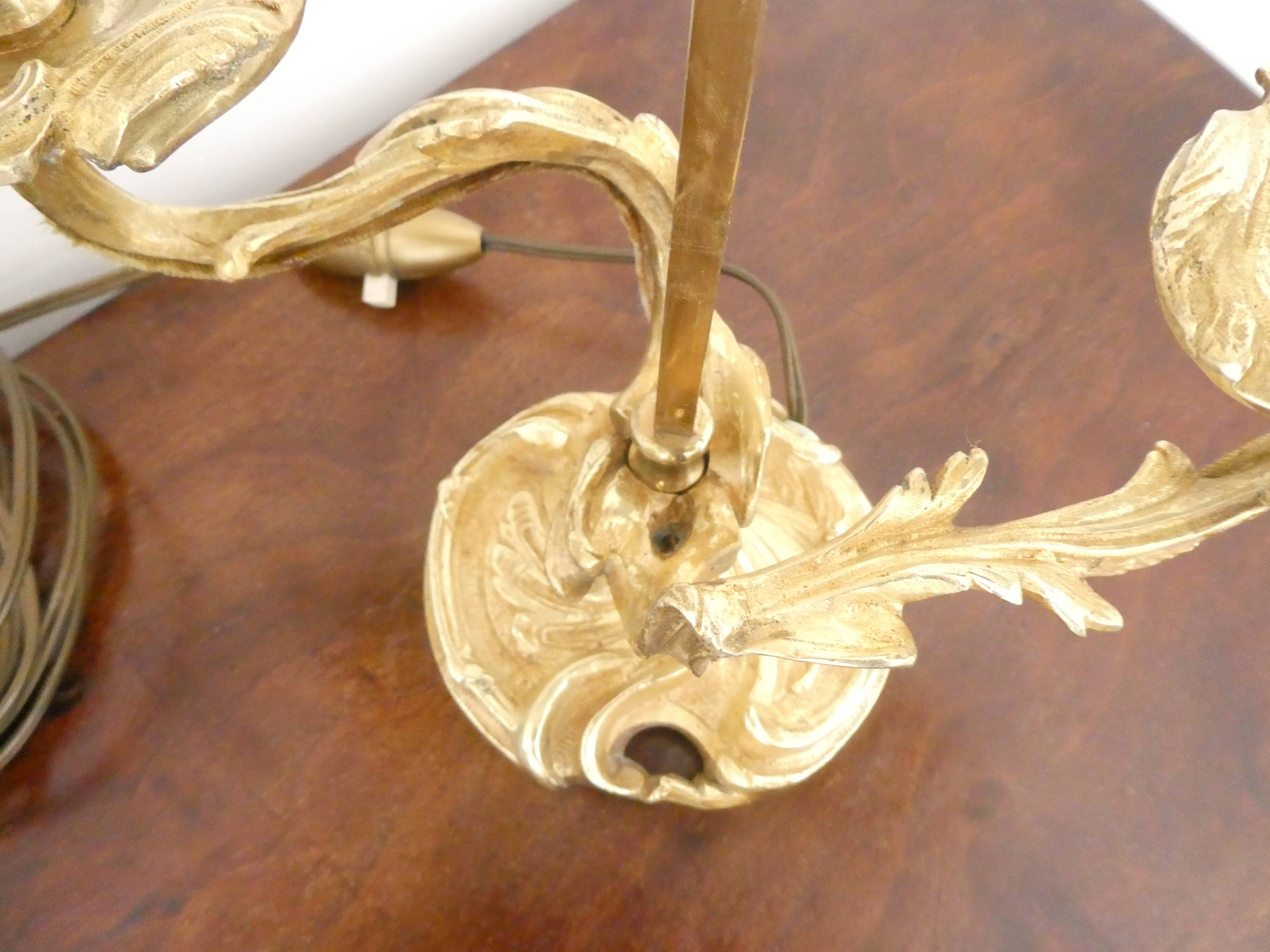 Louis XV Rococo style bouillotte lamp in gilt bronze with 2 light arms