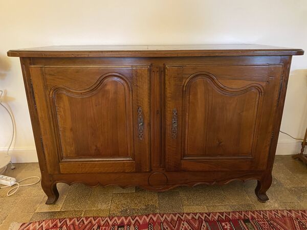 Bahut style louis xv regional en noyer massif