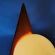 Lampe pyramide céramique, sphère en opaline, postmoderne, 1970.