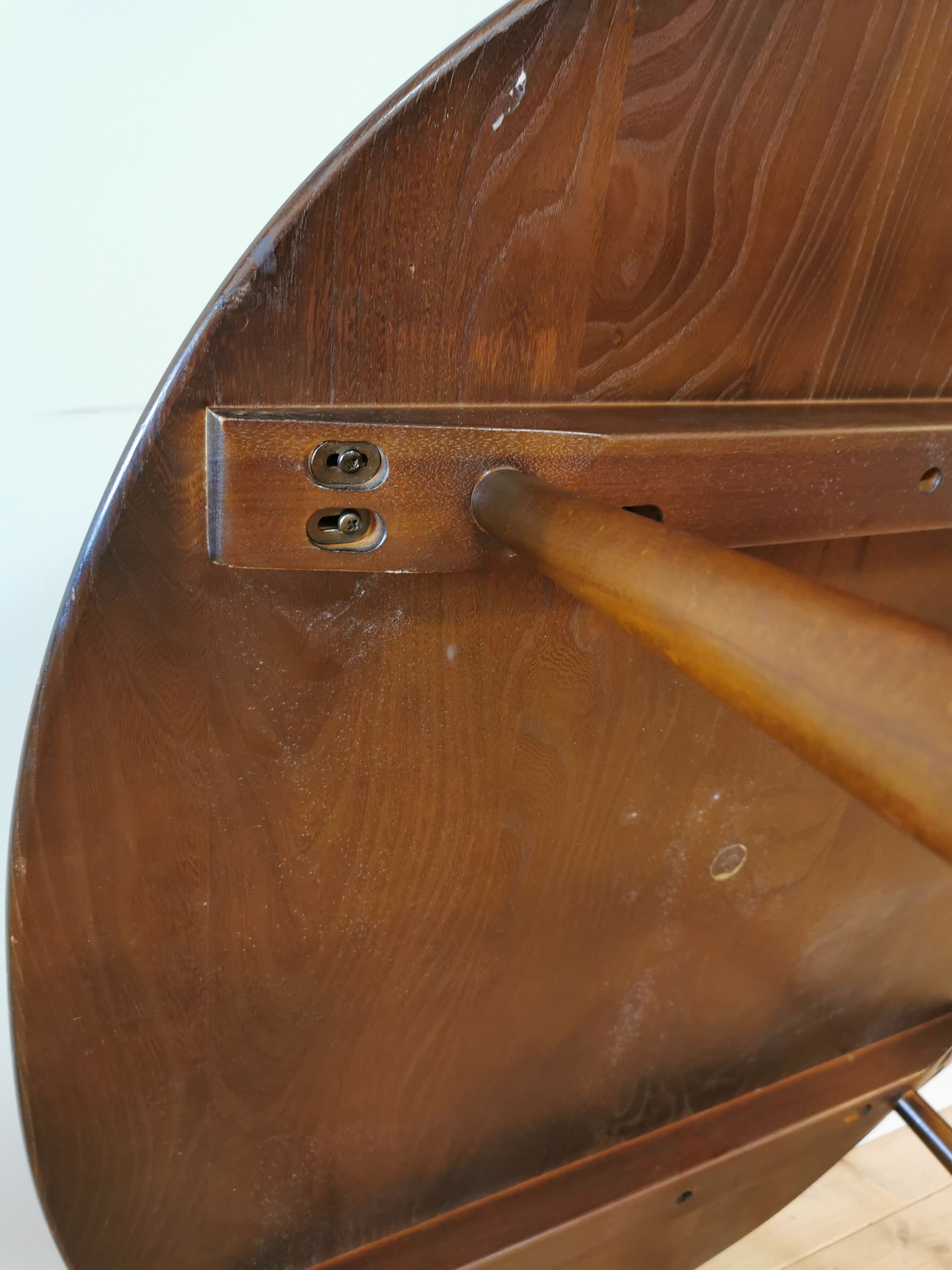 Table basse en frêne par Lucian Ercolani dans les années 60