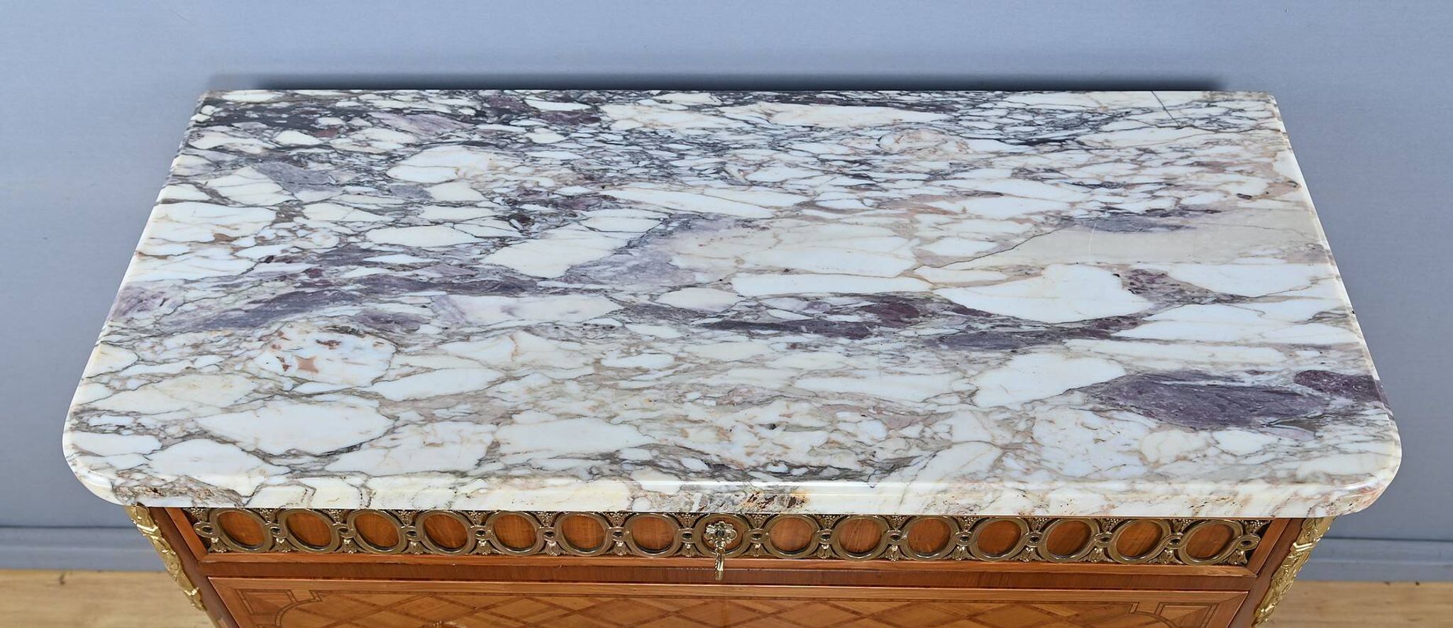 Commode Sauteuse en Marqueterie, style Transition Louis XV Louis XVI – Débu