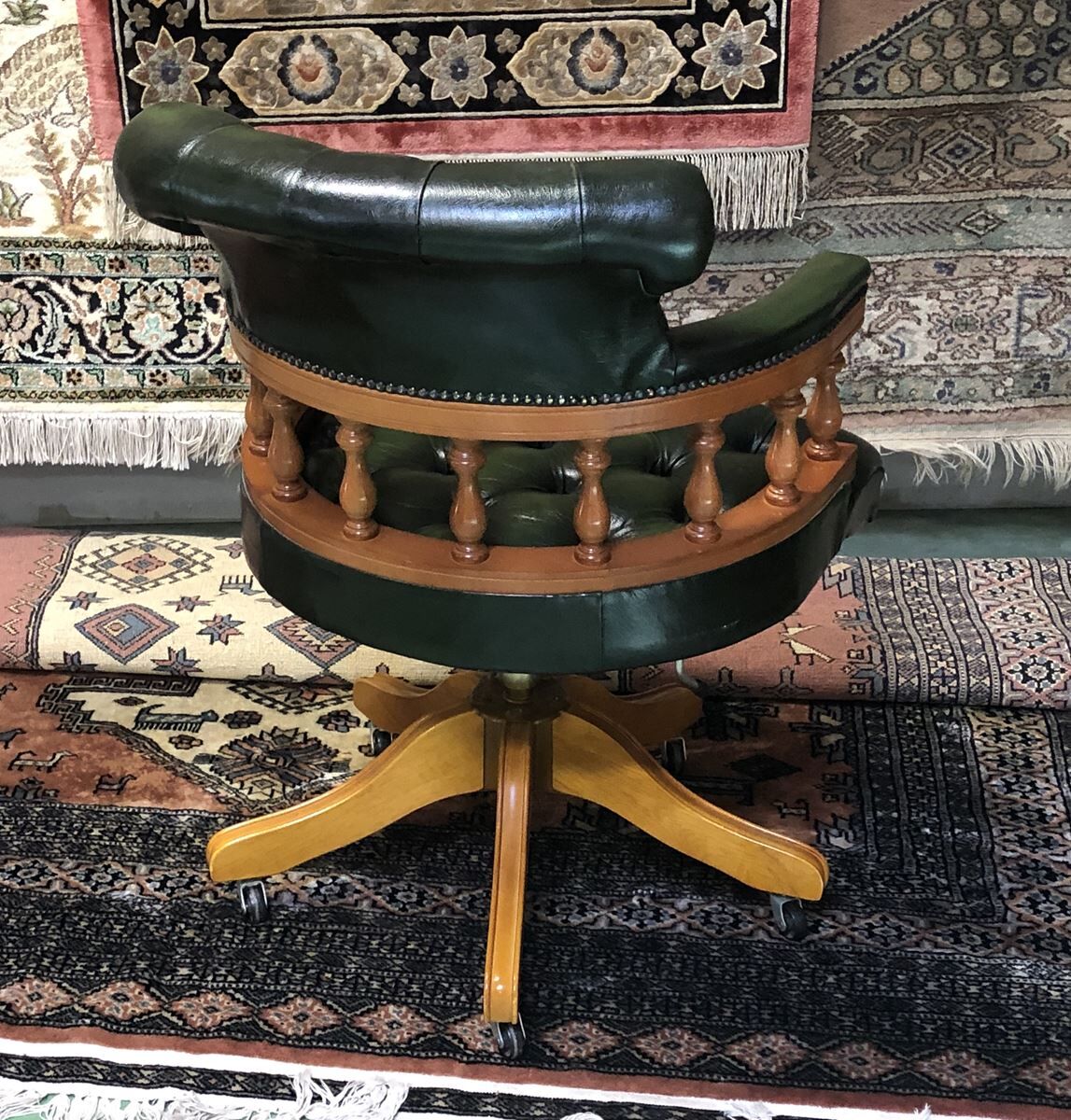 Chesterfield office chair swivelling leather - adjustable height