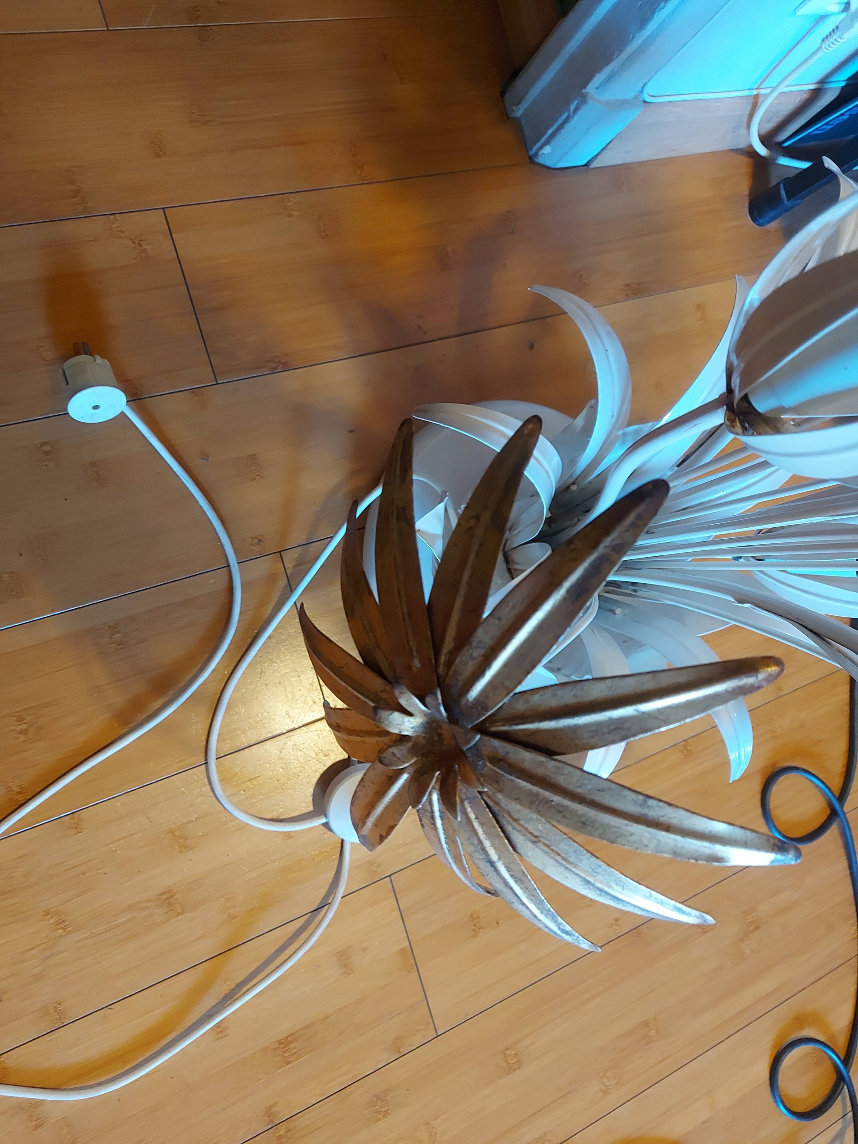 Flower floor lamp design 70'S , Hans Kögl