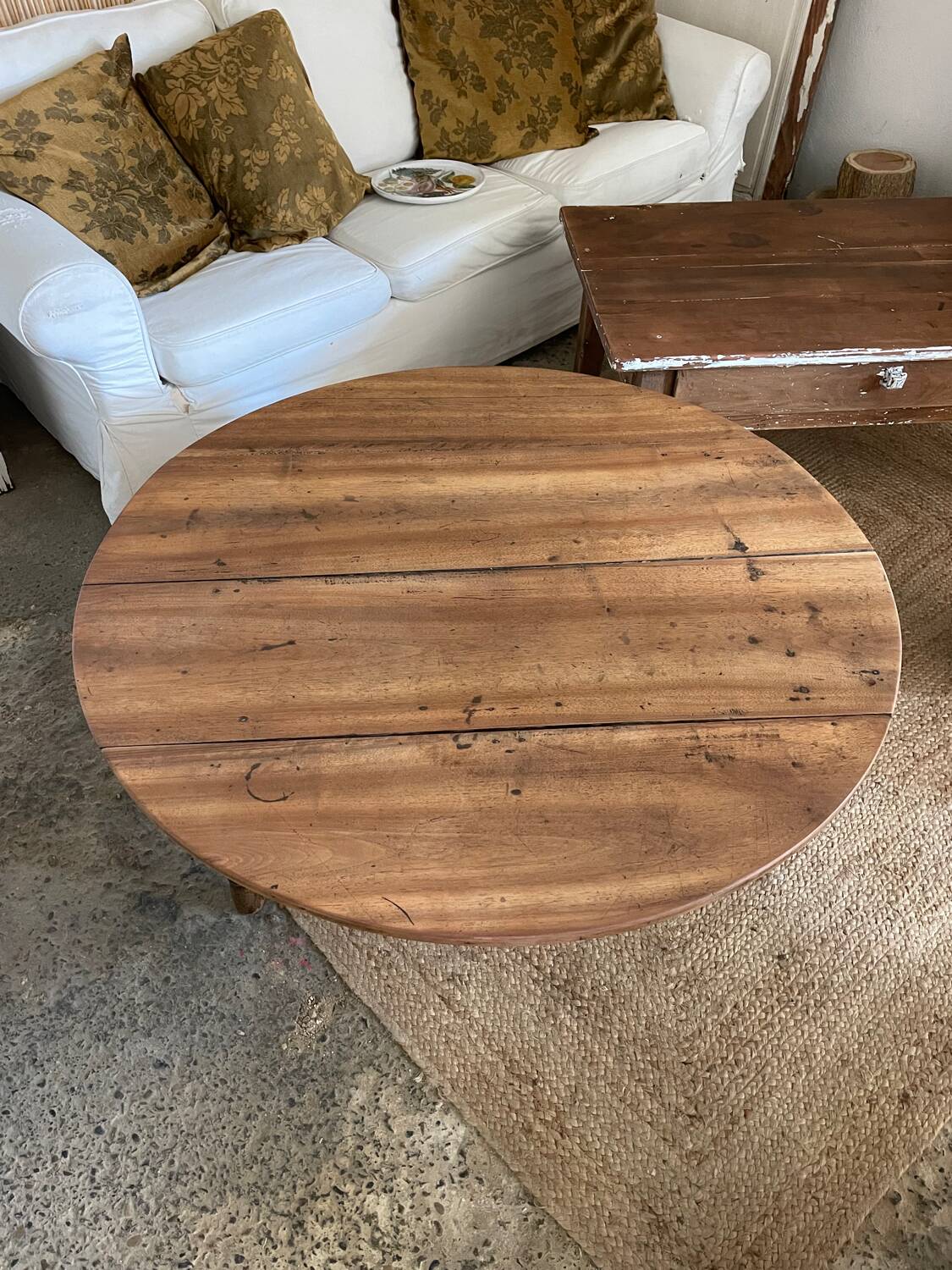 Round coffee table with hinged doors