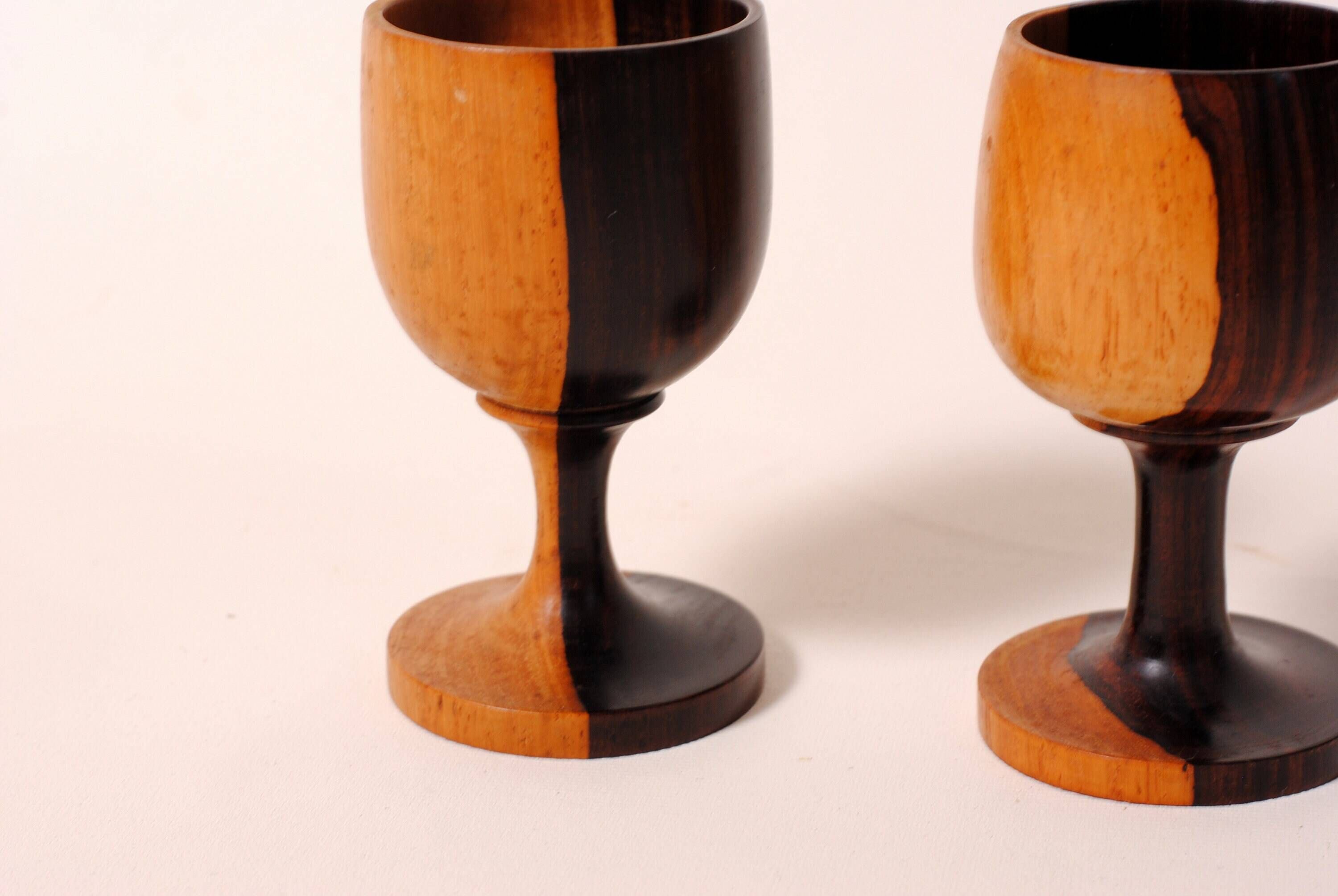 Verres à vin en bois sculpté ,bois d'olivier ,lot de deux