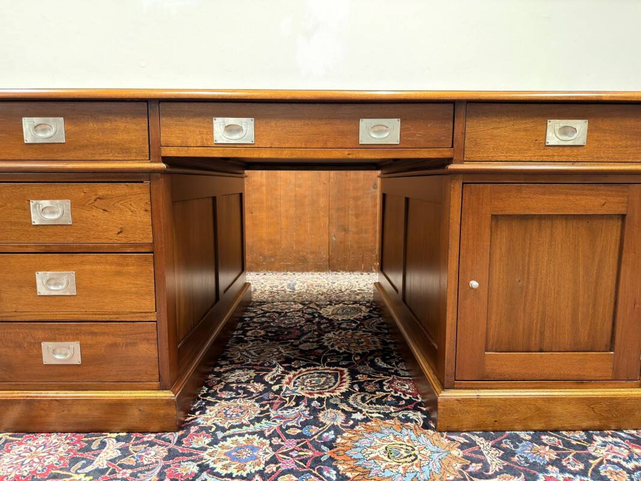 Large Classic English Chesterfield Desk Partnerdesk