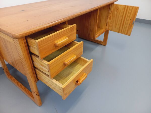 Bureau de direction pieds traîneau vintage en pin des années 60 70