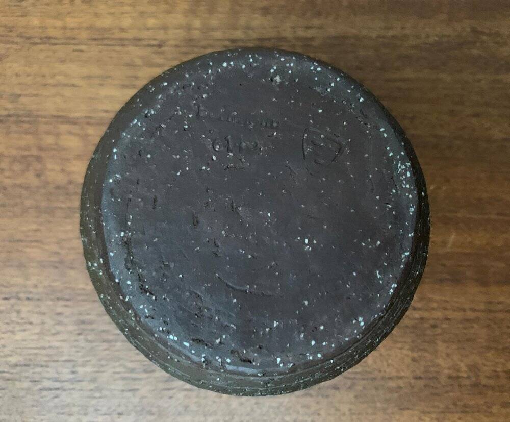 Minimalist studio pottery vase from mid-century Danish artist Michael Andersen, Bornholm, 1960s.