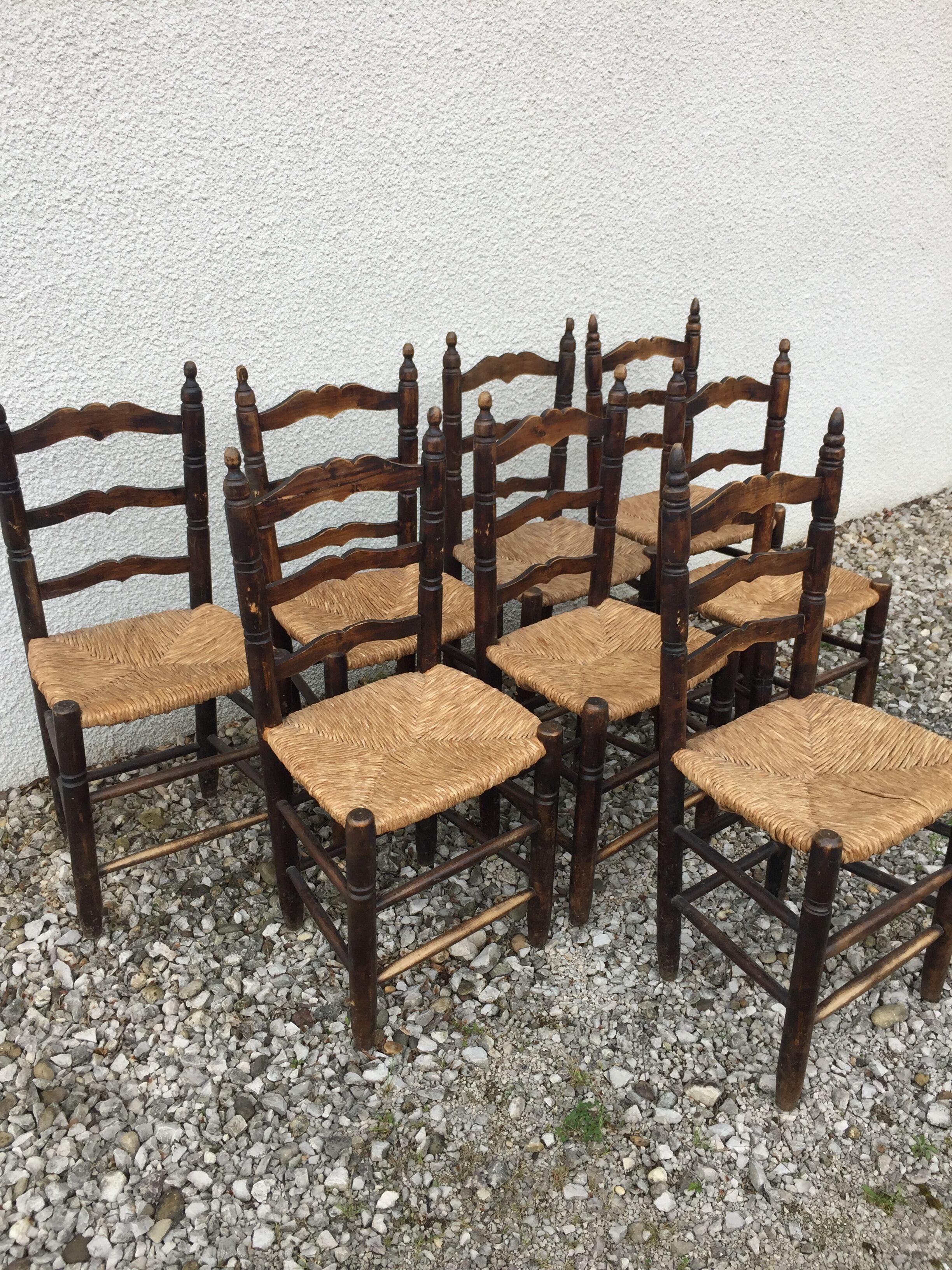8 mulched country chairs