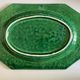 Plat néoclassique octogonal perles en terre vernissée vert XL