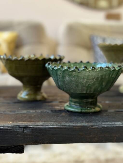 Serrated cup on tamegroute stand - green