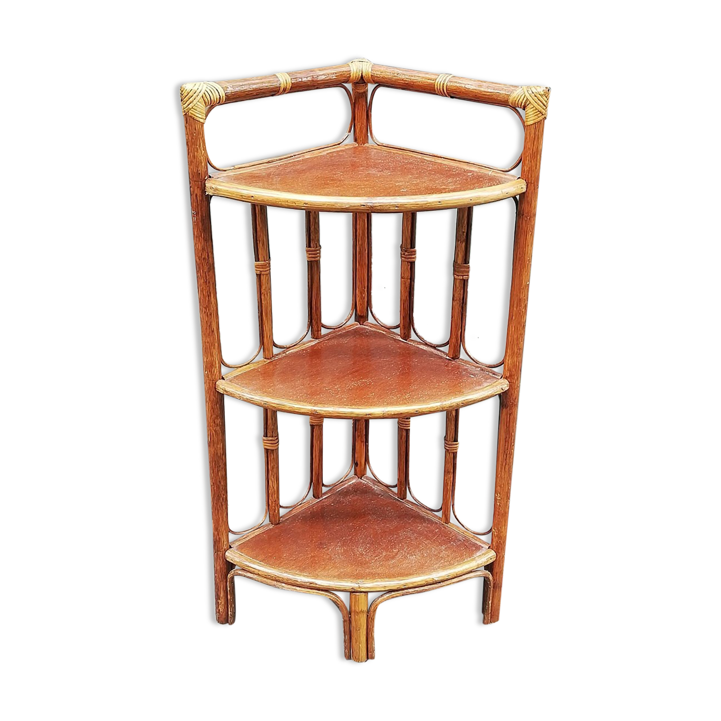 Etagère d'angle en bambou et rotin