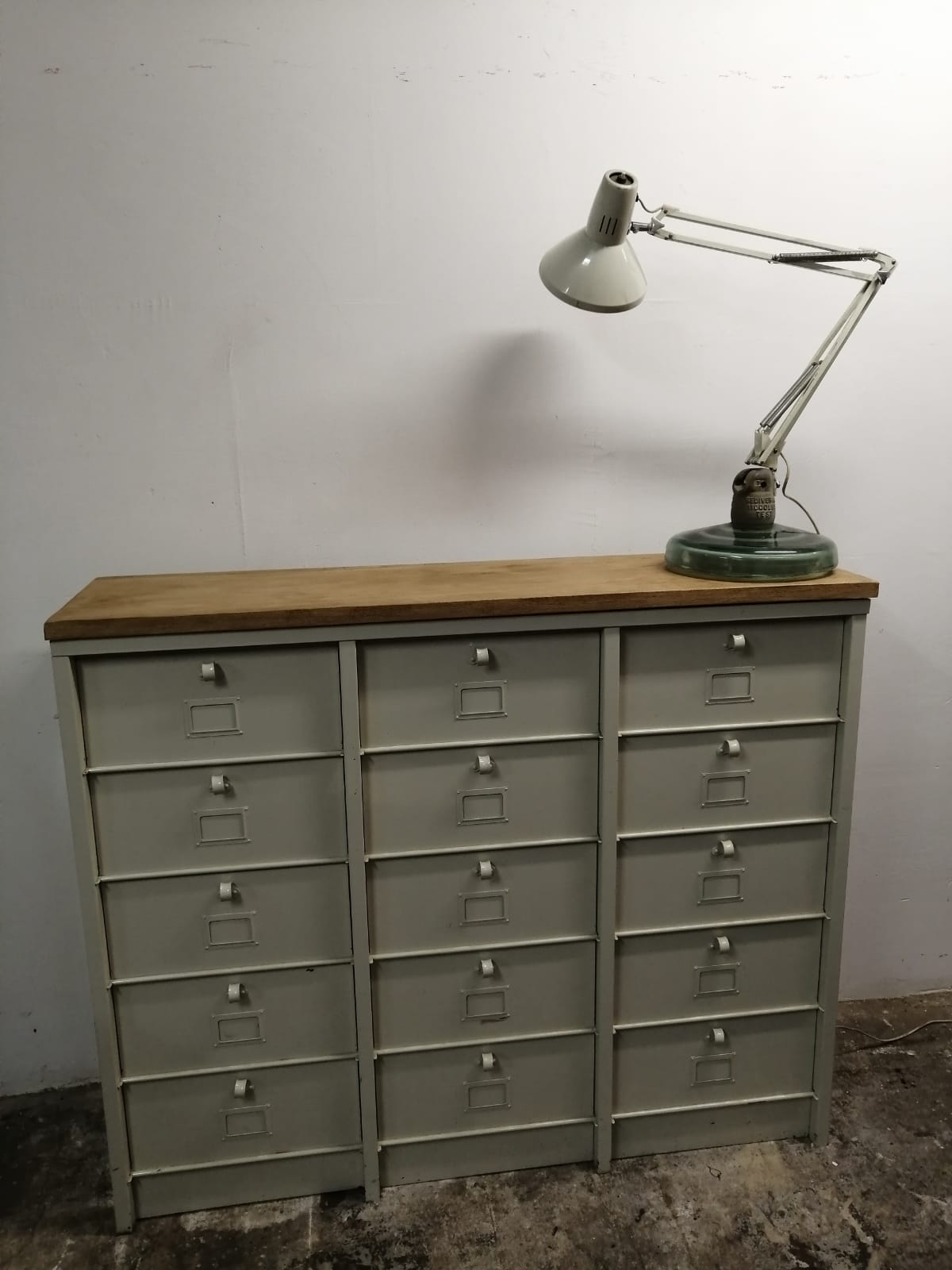 Strafor furniture with valves