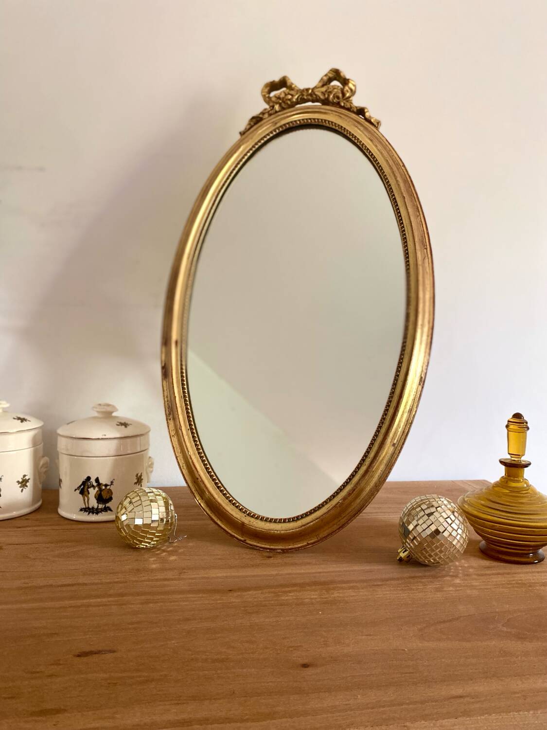 Miroir ovale sur pied du XIXe siècle