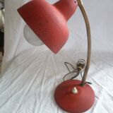 Lampe de bureau 50's rouge peinture granite de marque: aluminor nice