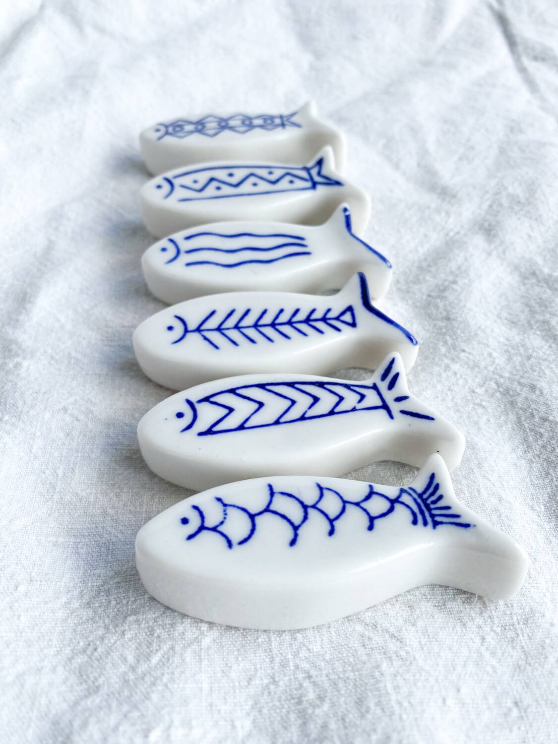 6 Portes couteaux en porcelaine
