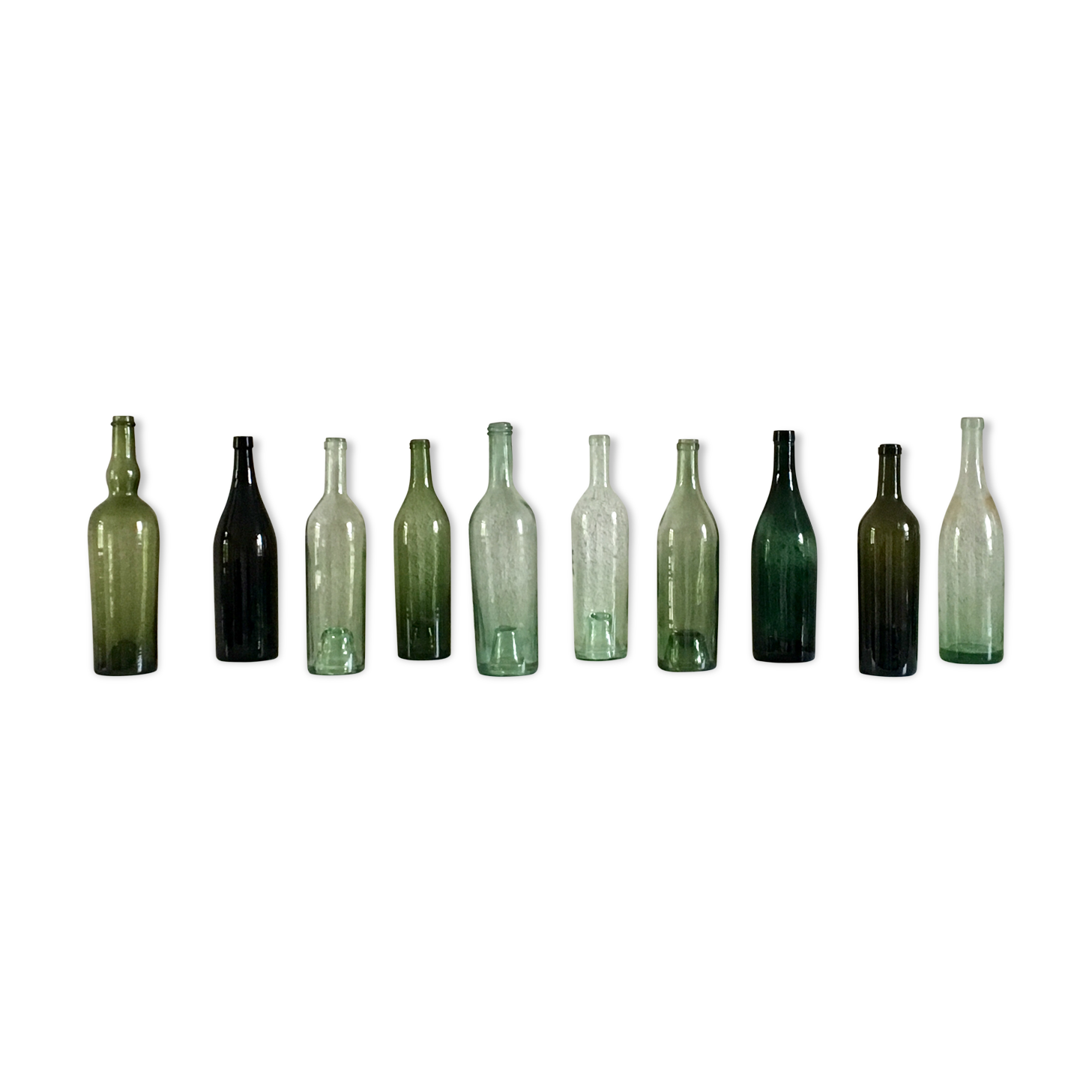 Série de dix bouteilles anciennes