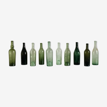 Série de dix bouteilles anciennes