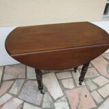 Antique table with 2 flaps