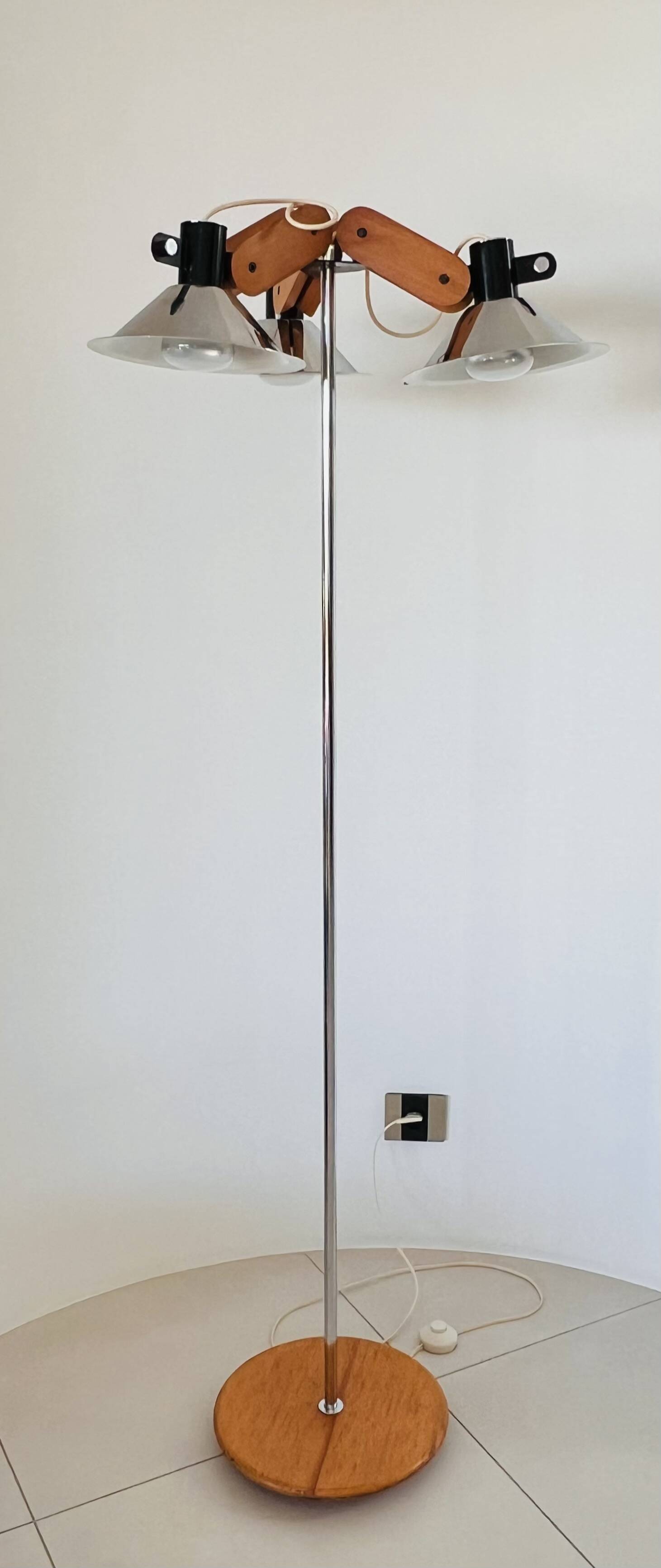 Three-light floor lamp in wood and chrome metal, Spain 1970s.
