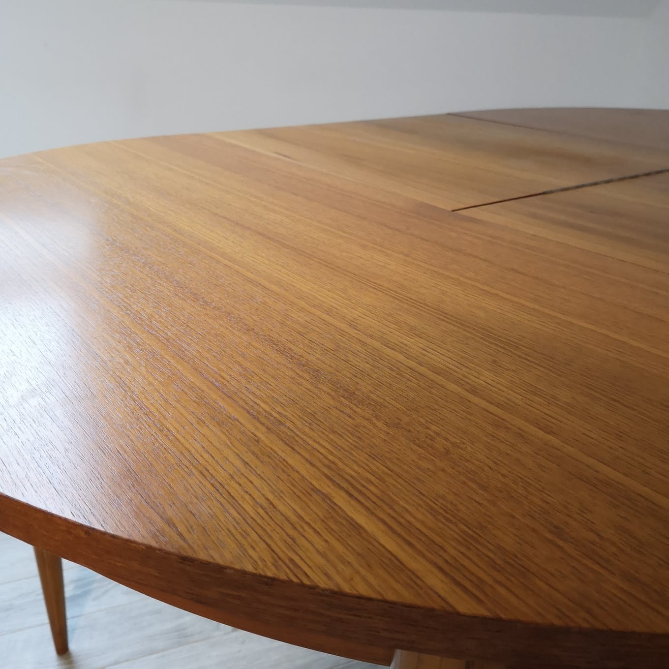 Scandinavian round table