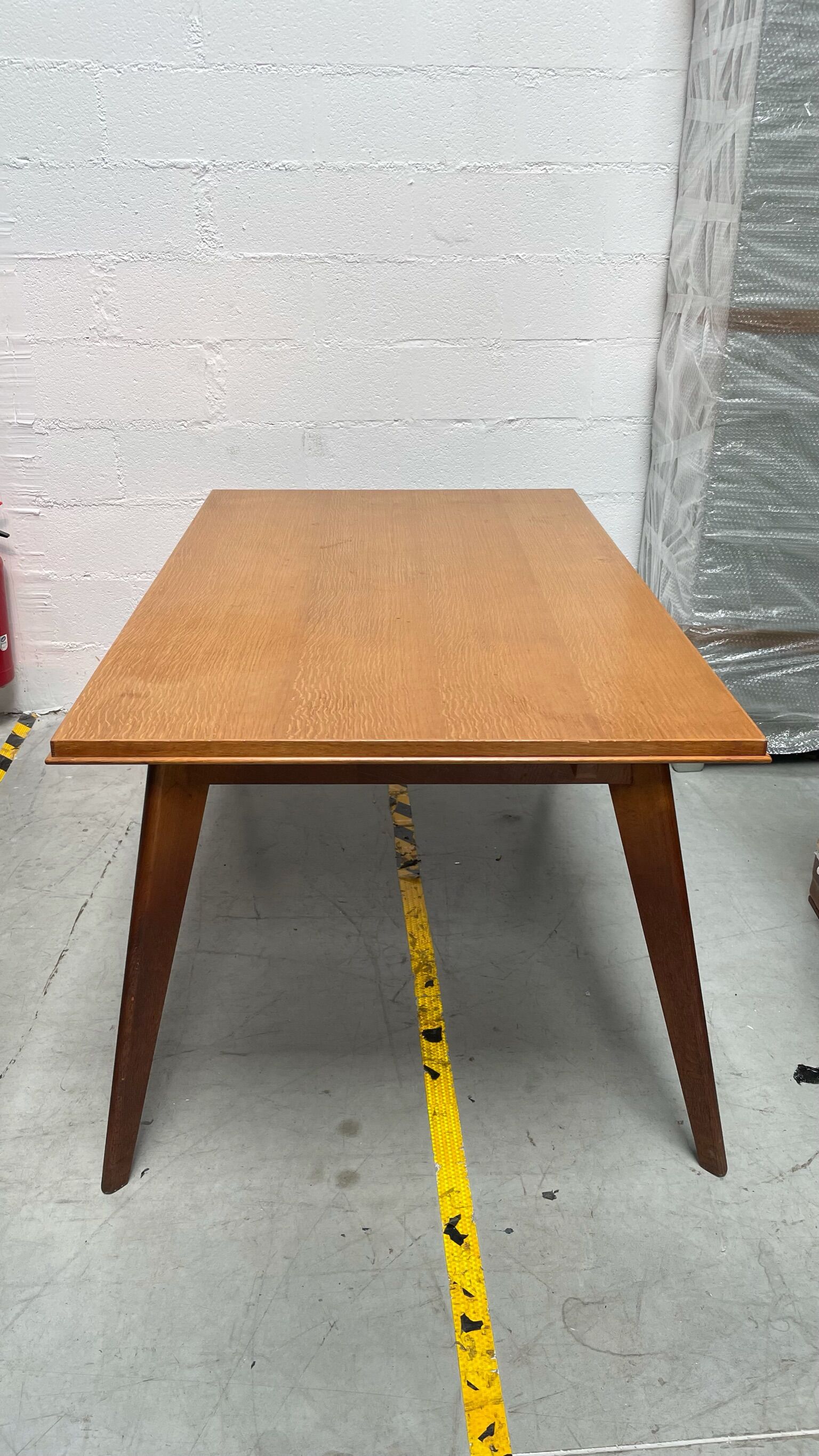 Dining table compass legs