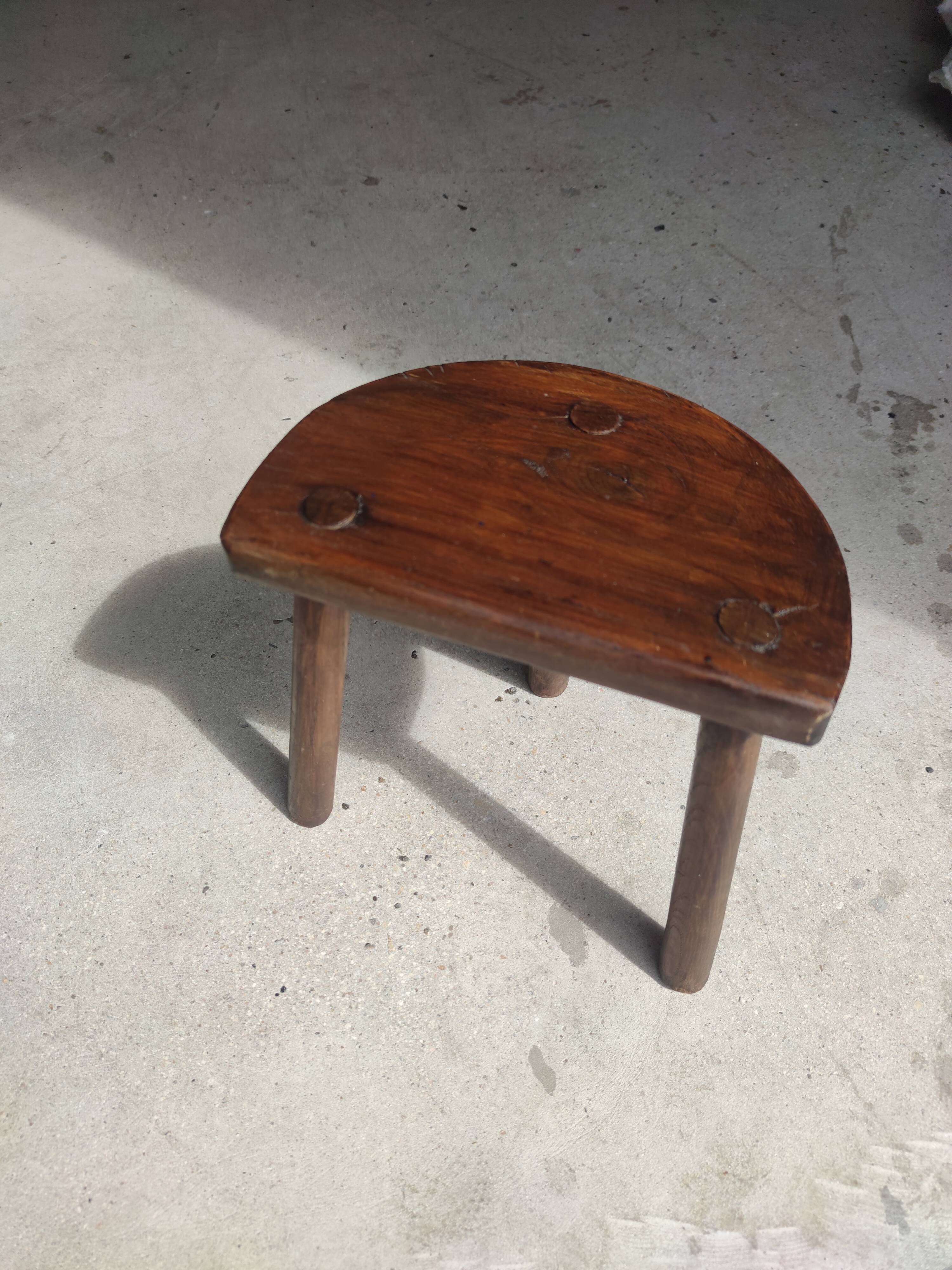 Stool in solid wood tripod seat half-moon