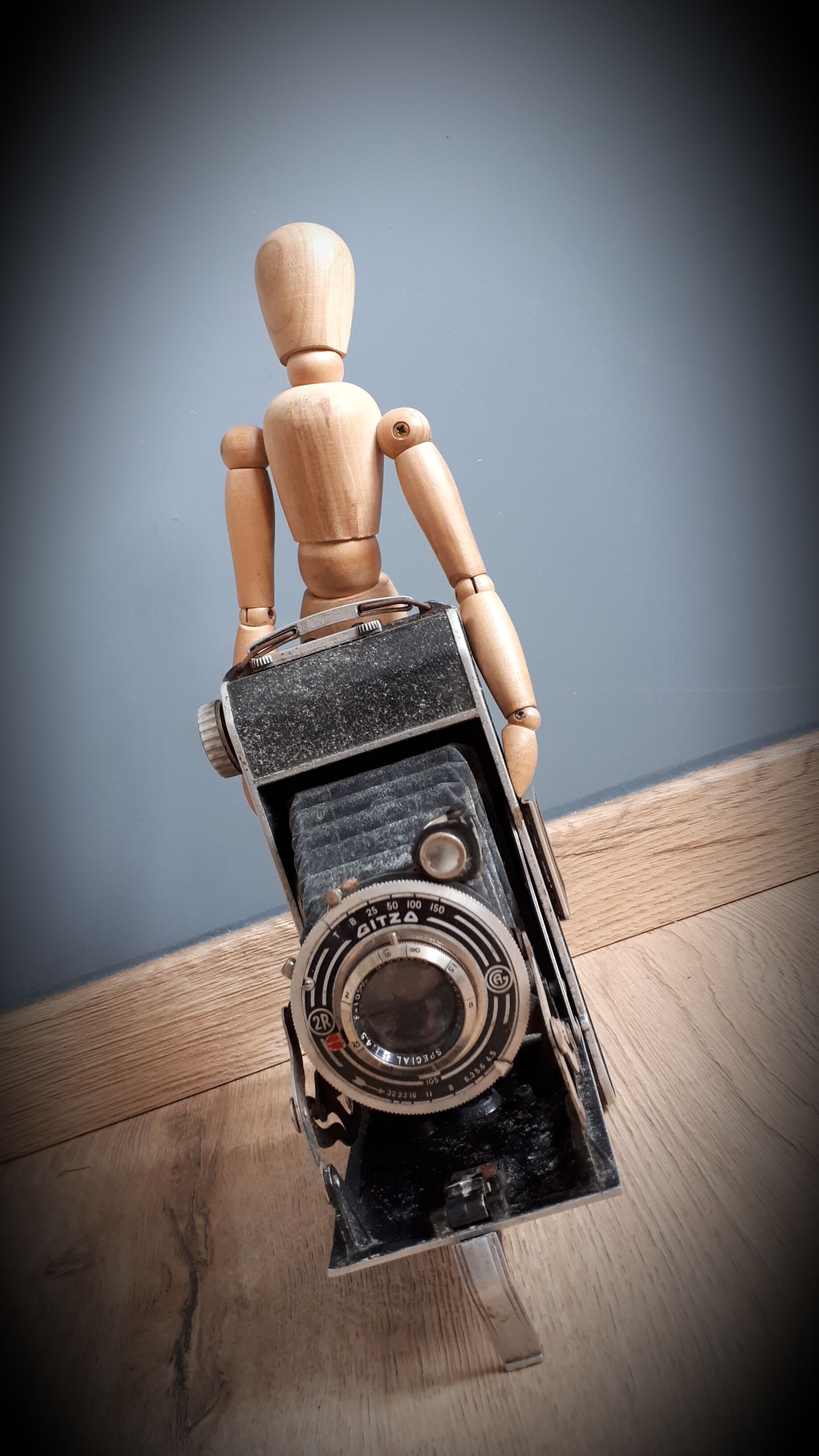 Old Pontiac bellows camera