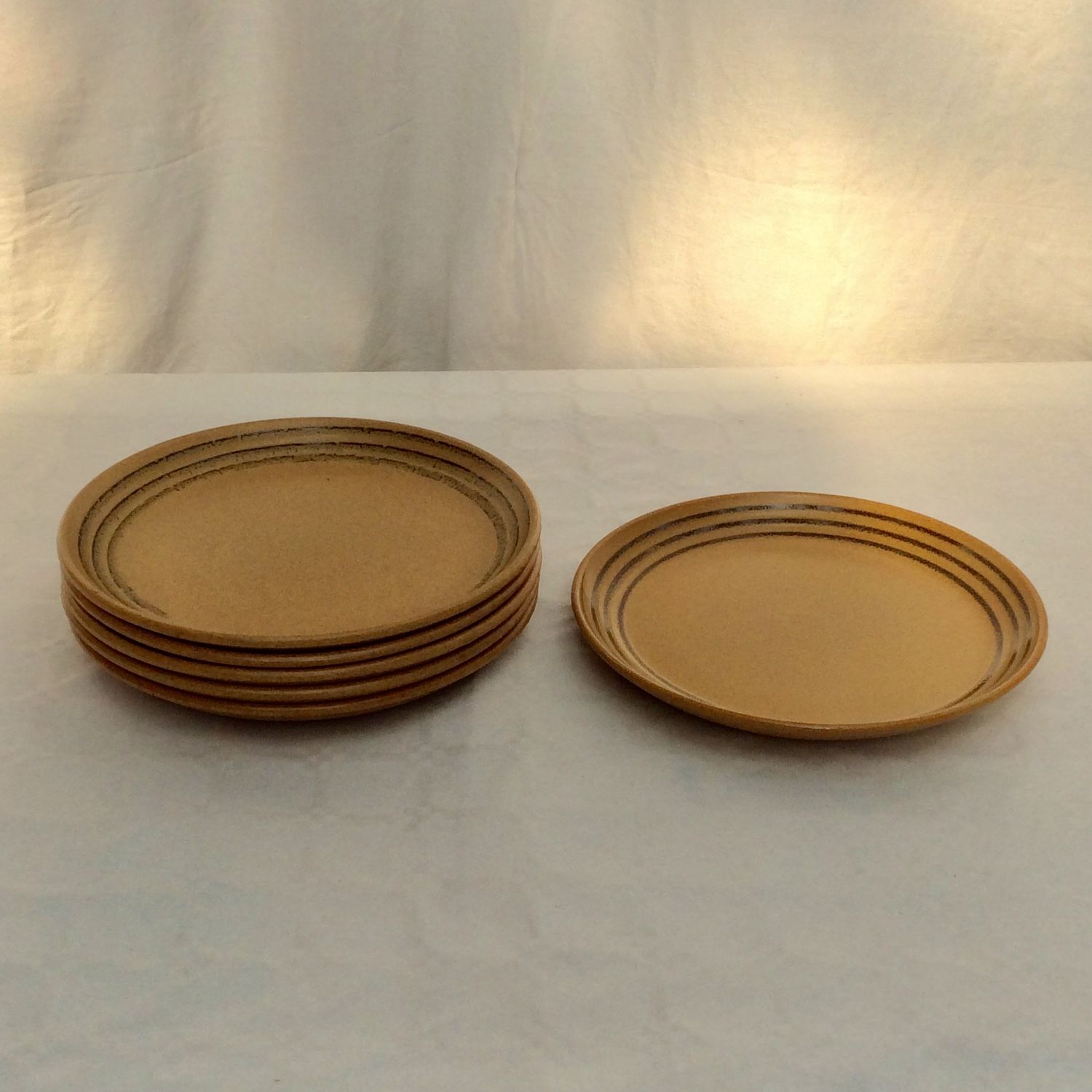 Set of six plates for dessert in sandstone Sarreguemines Atelier d'art dimension: diameter -19,5x1,5