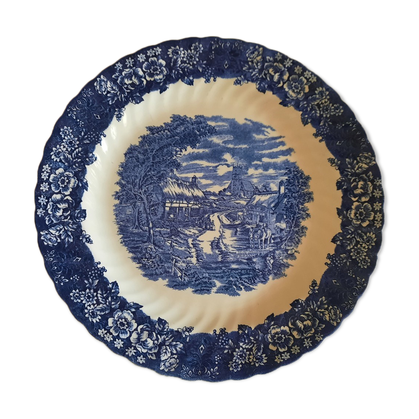 Dish royal tudor federated potteries staffordshire diameter 33cm new.  very elegantly scalloped