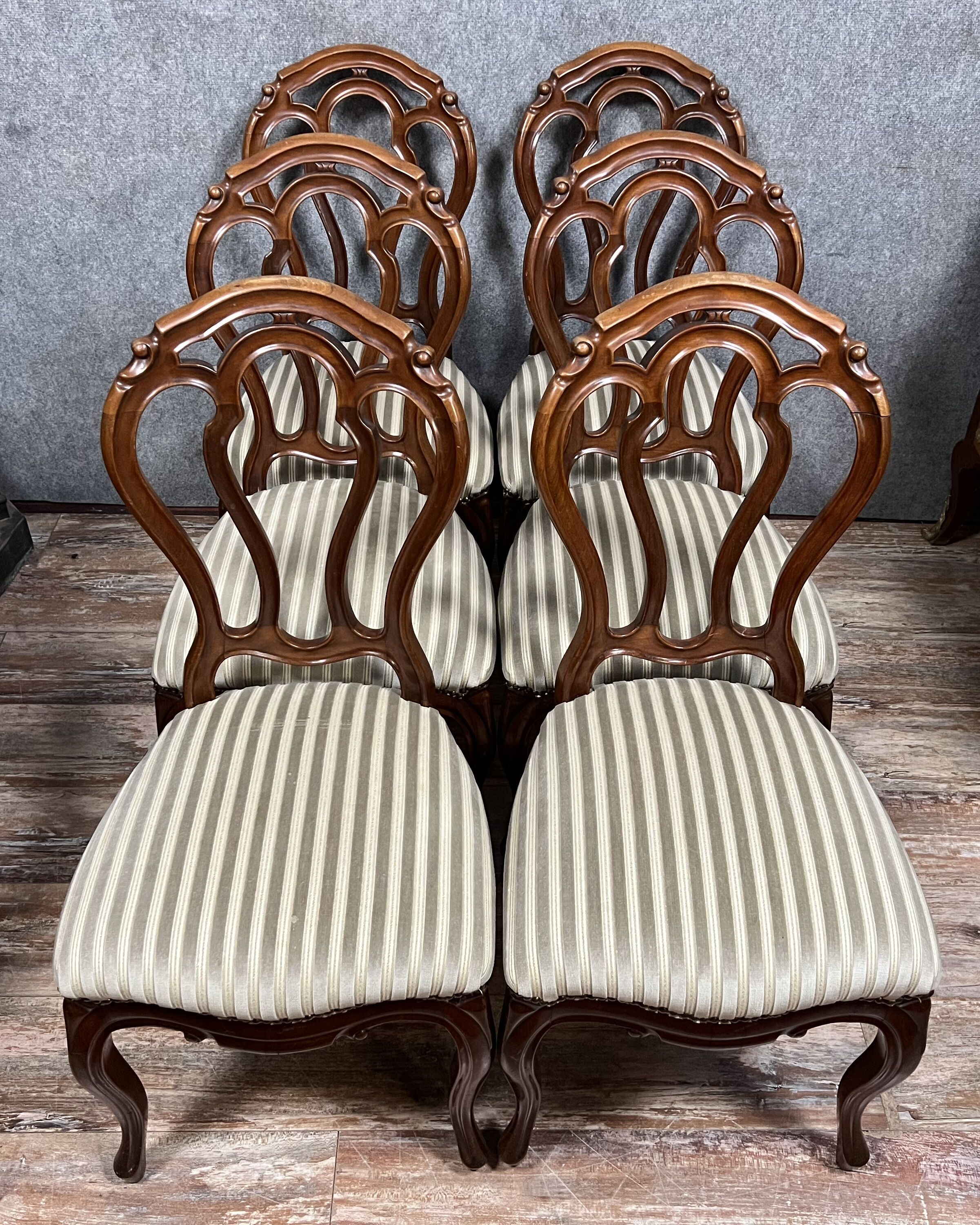 Suite de six chaises en acajou à dossiers ajourés époque Napoléon III vers 1850