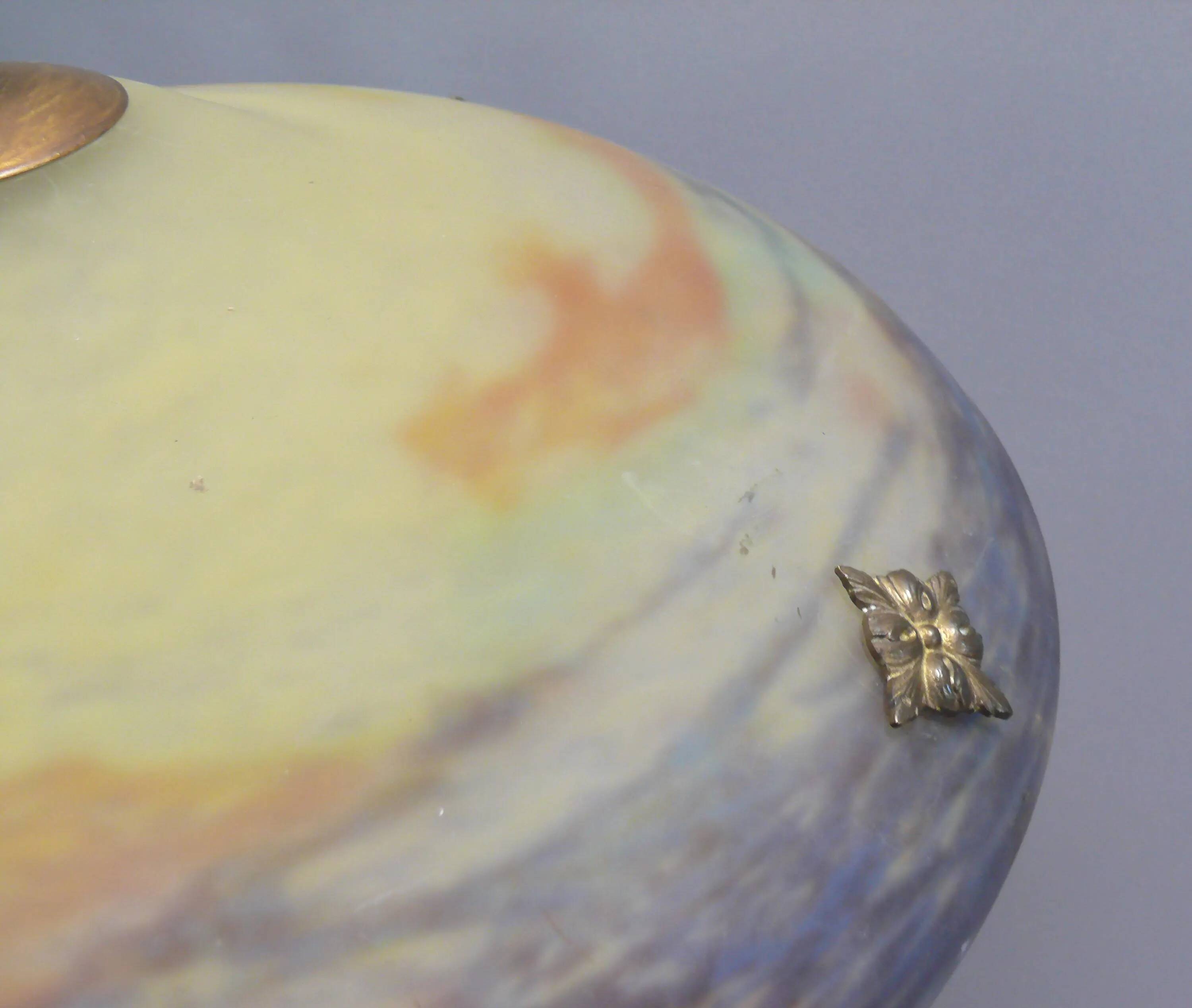 Lampe de table Muller Frères, France, avec pied en laiton et abat-jour en pâte de verre, style Art déco vers 1930