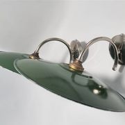 Paire d'appliques en tôle émaillée