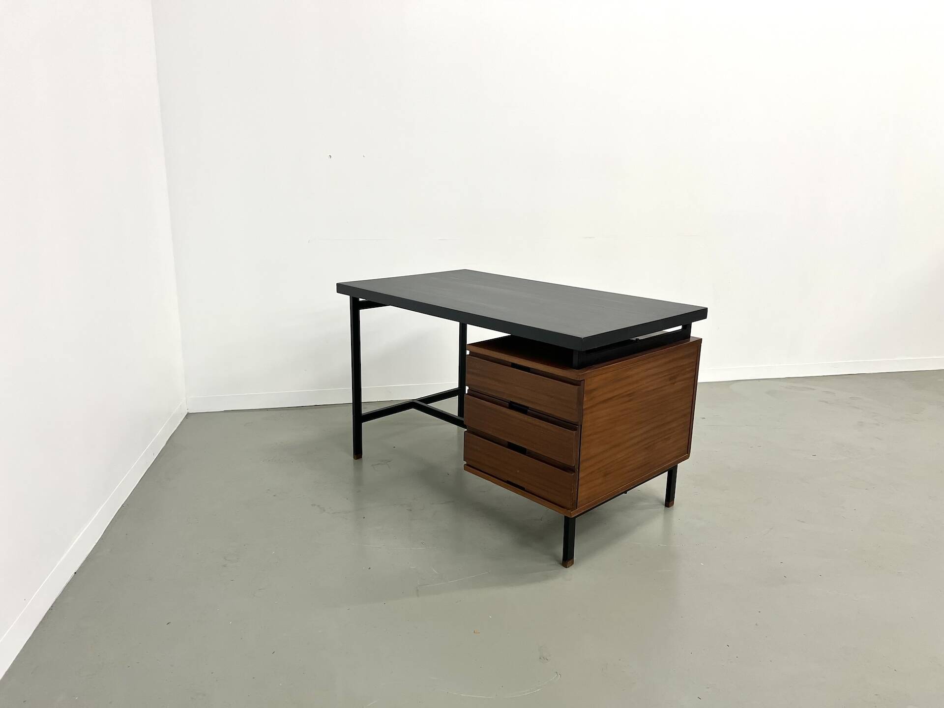 Pierre Guariche desk in teak and lacquered steel