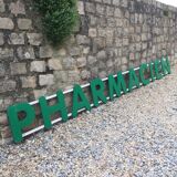 Enseigne lettres en bois vertes pharmacien