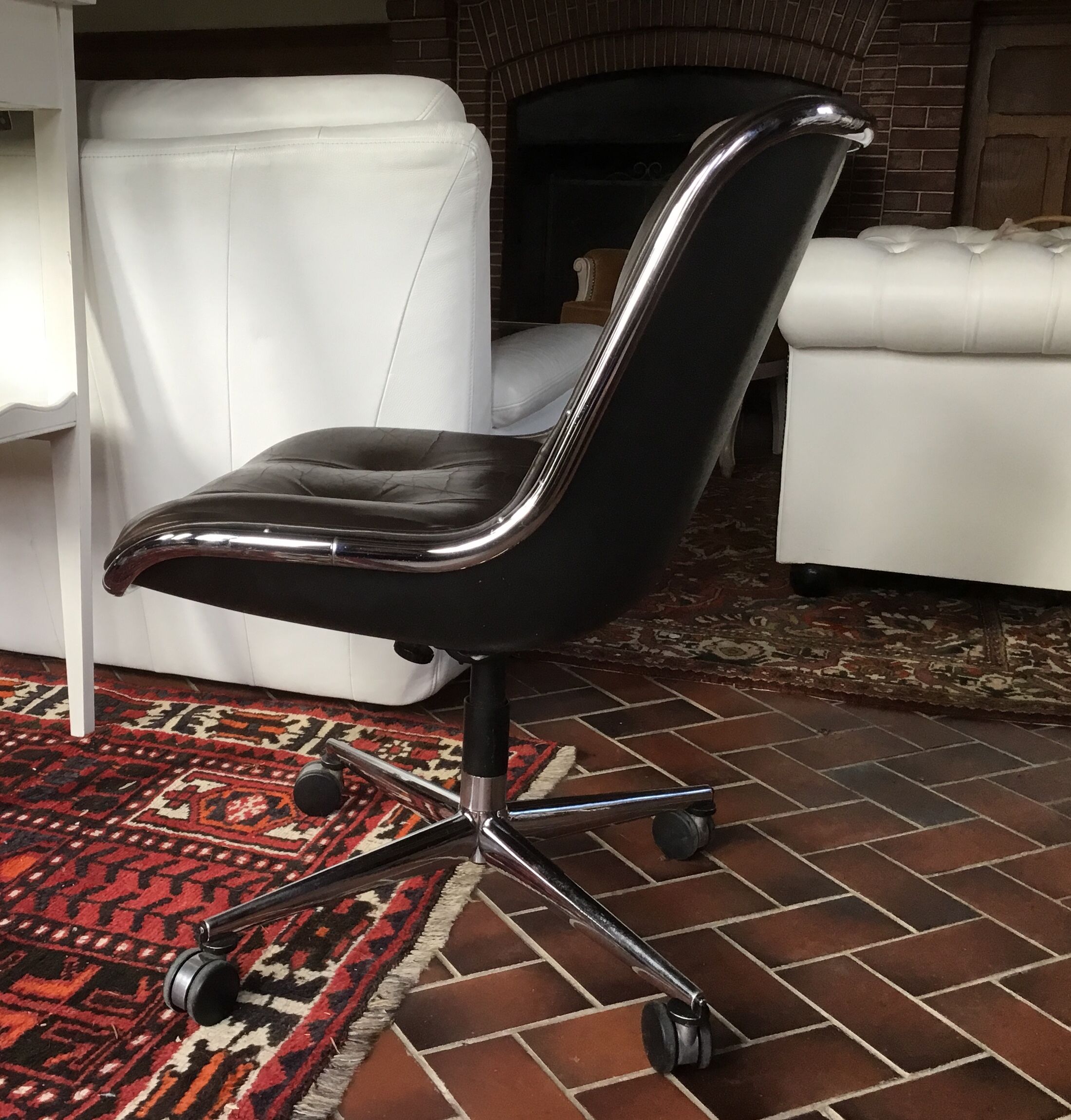 Fauteuil cuir Charles Pollock