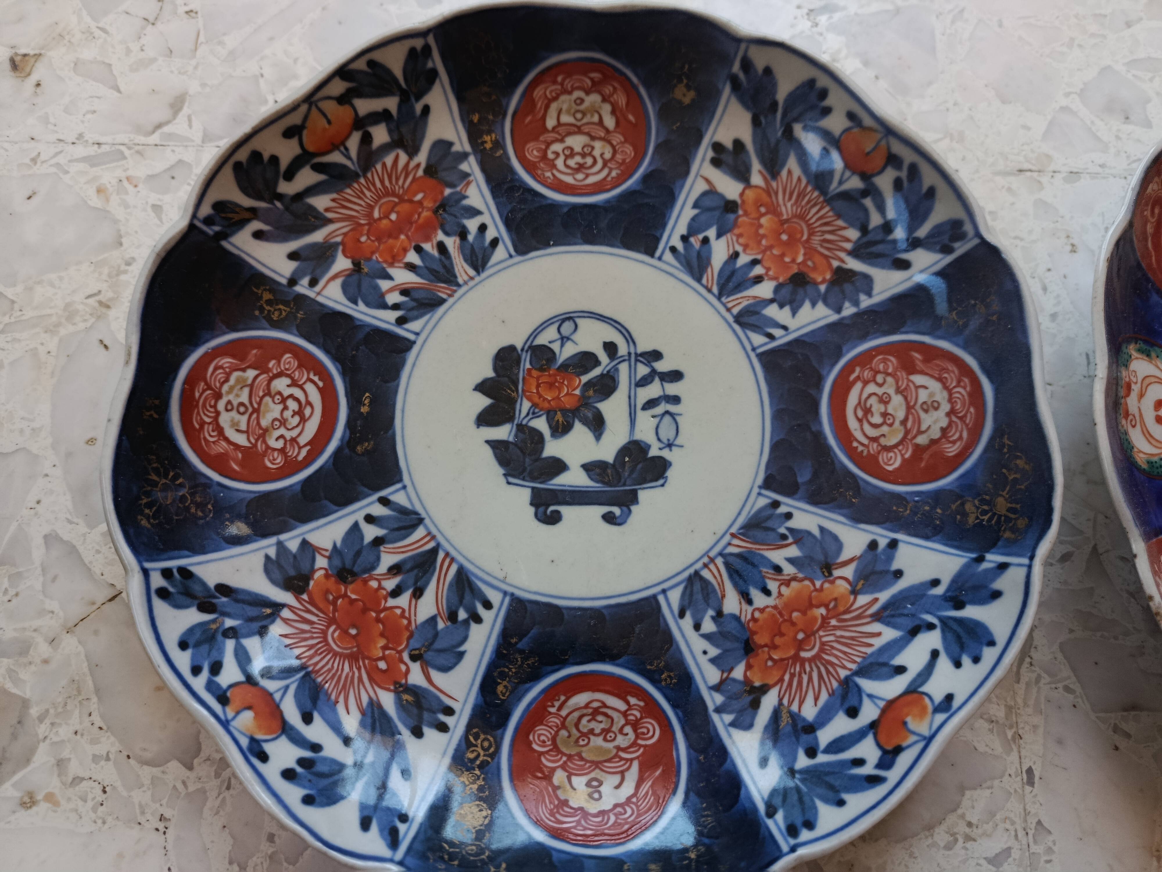 5 IMARI PLATES JAPAN 19th century scalloped floral motifs, FUKI CHOSHUN Arita