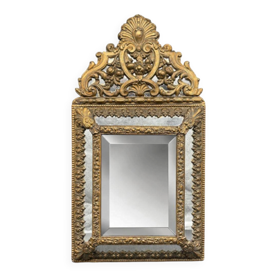 Petit miroir à parcloses en laiton repoussé style Louis XIV fin XIXème
