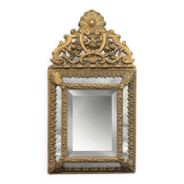 Petit miroir à parcloses en laiton repoussé style Louis XIV fin XIXème