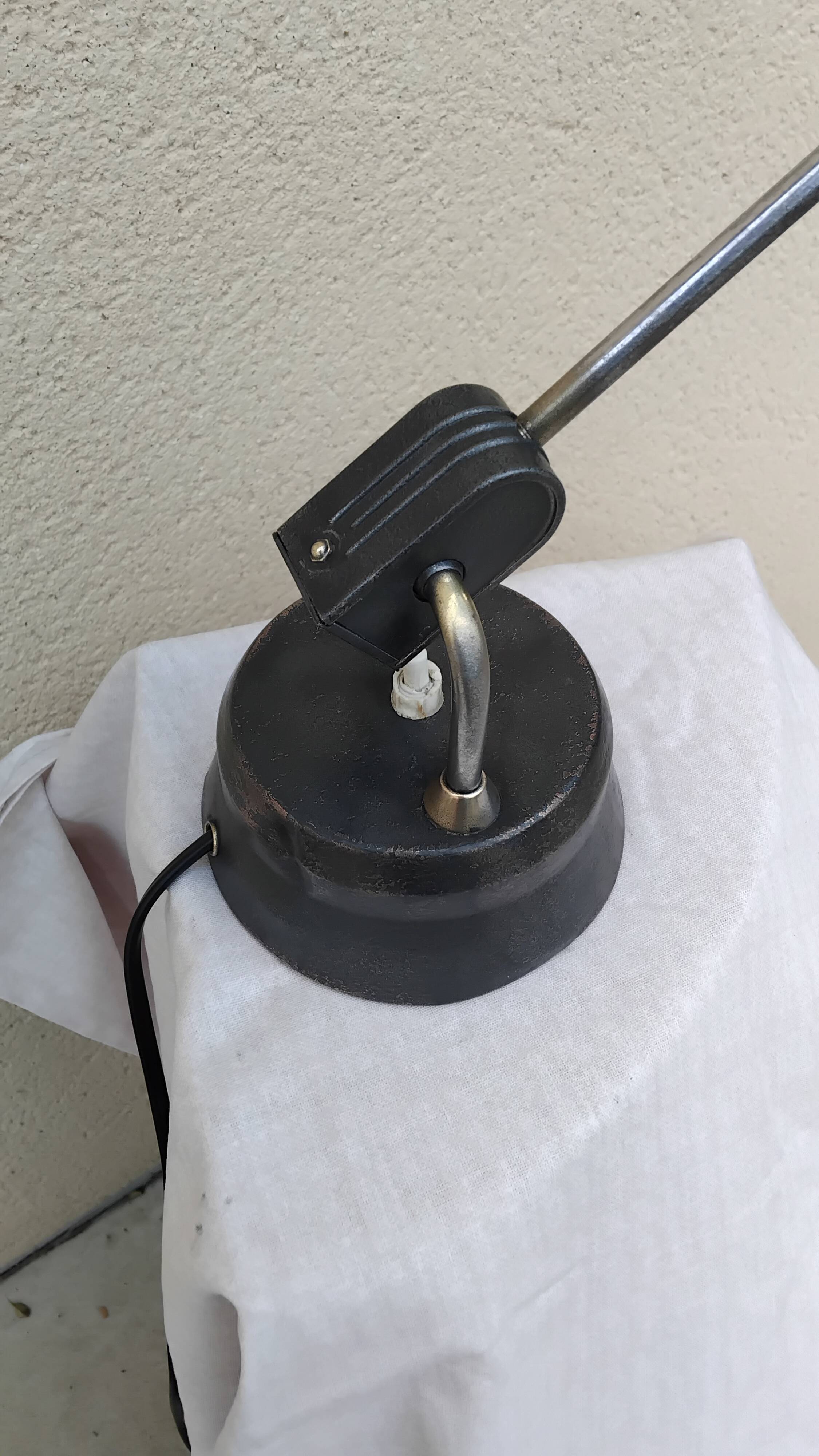 Lampe Jumo 600 design Charlotte Perriand atelier