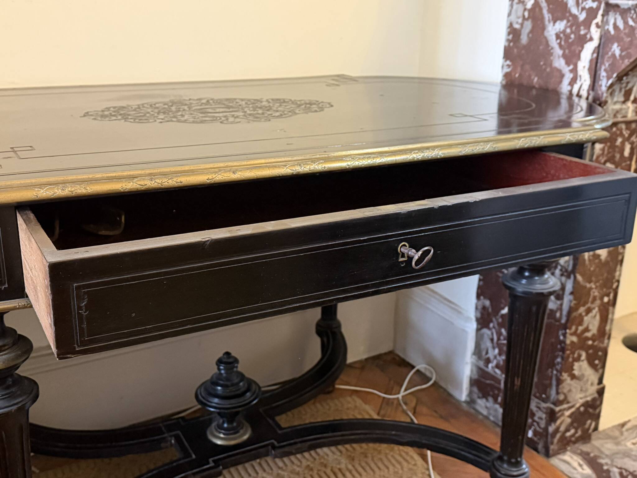 Napoleon III mahogany centre table