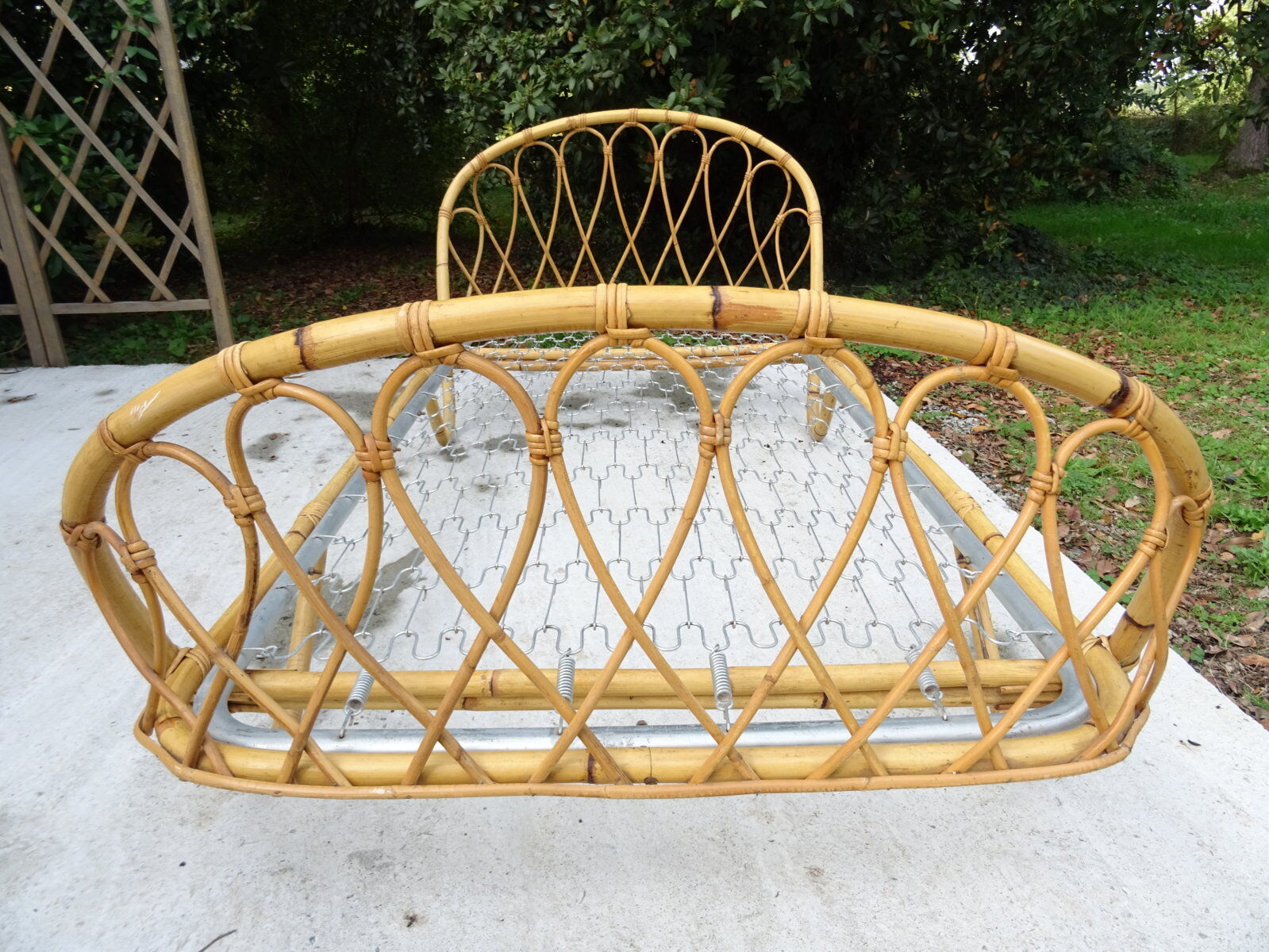 Lit corbeille rotin années 60