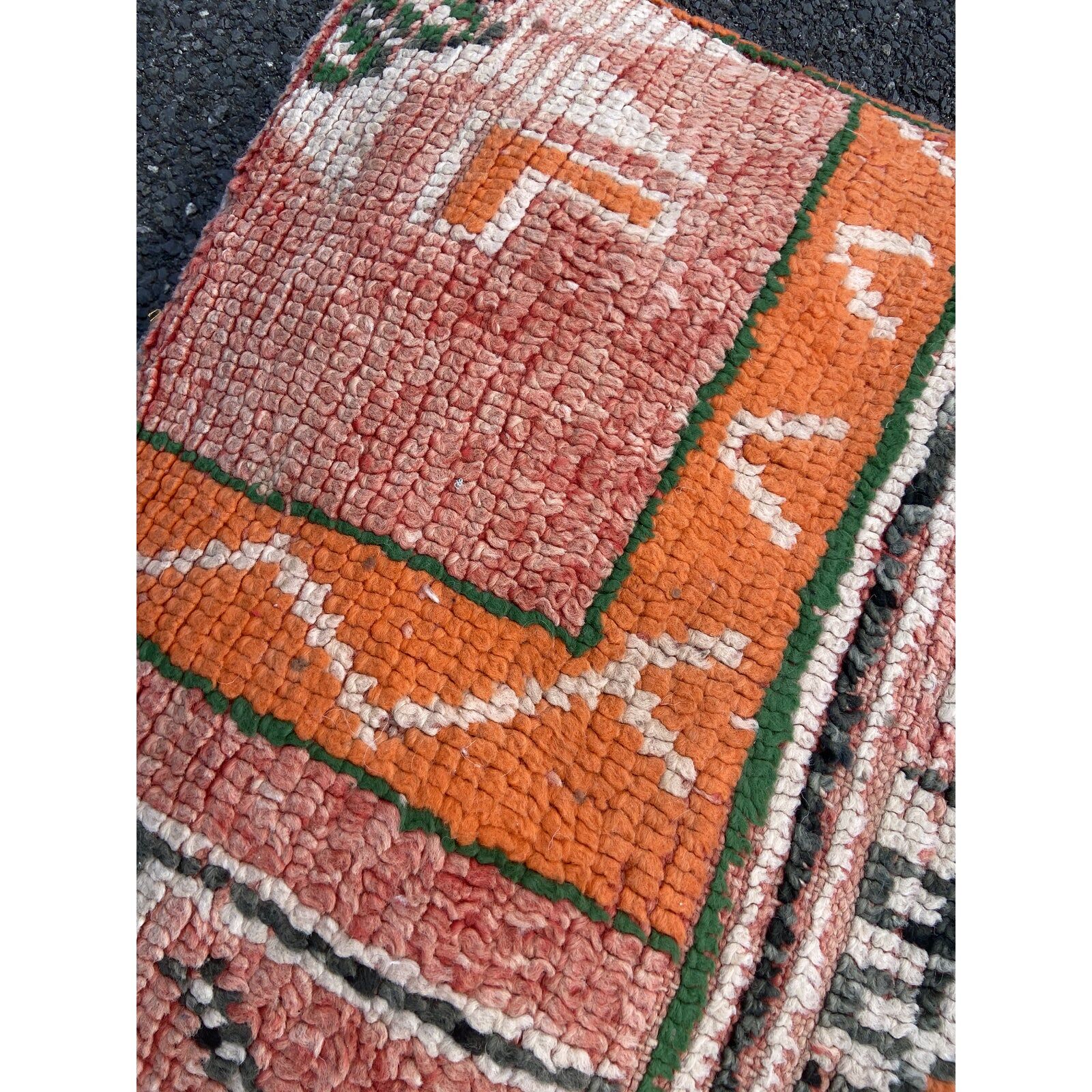 Moroccan soil cushion berbere