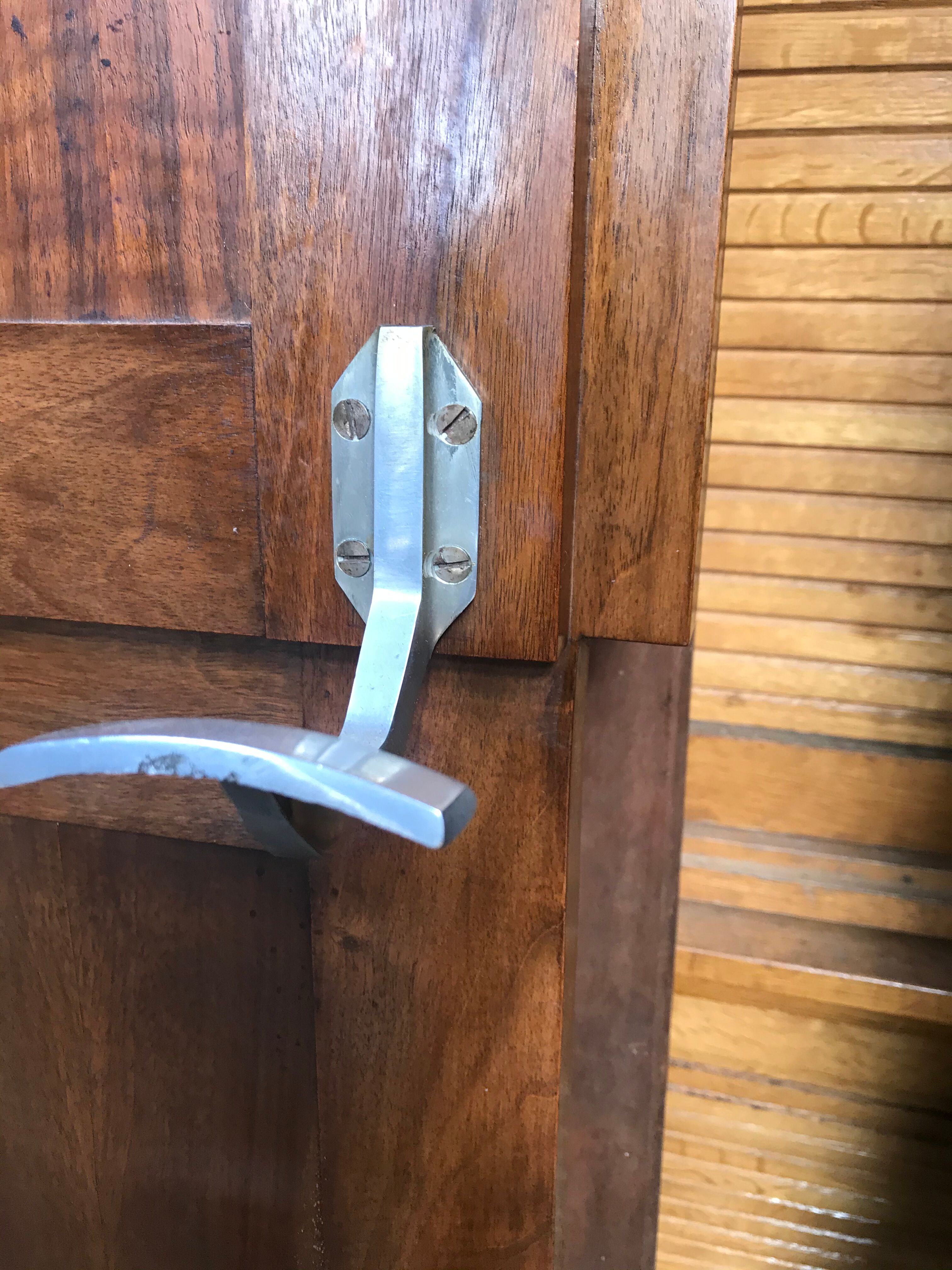 Period art deco in walnut veneer