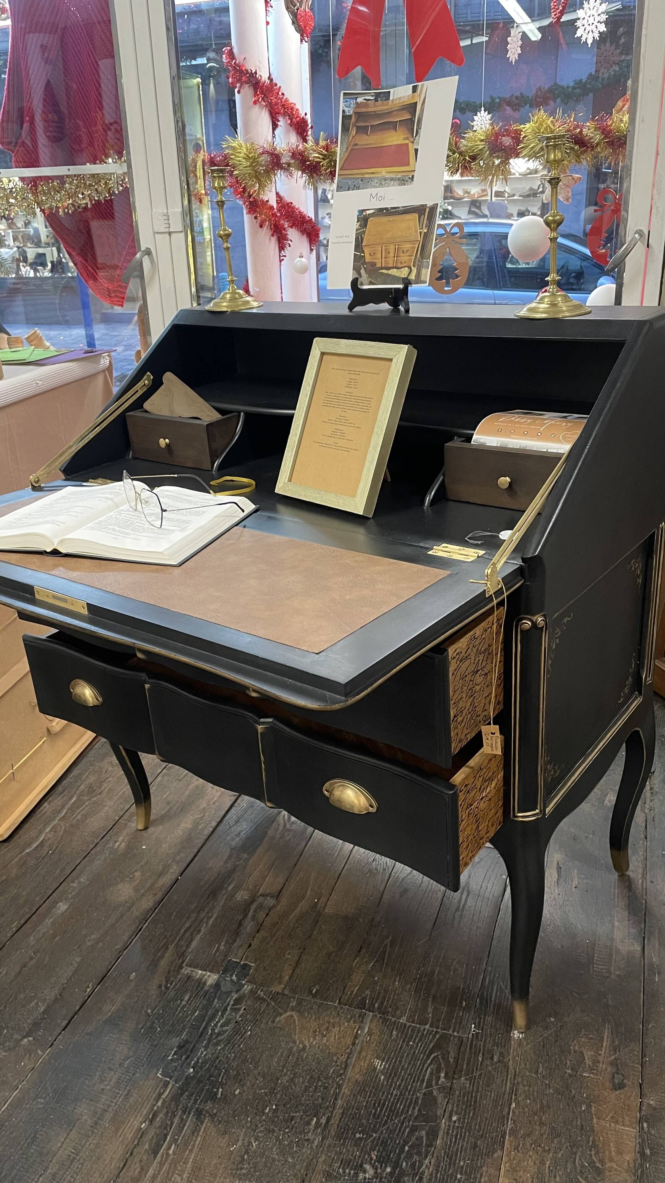 Vintage Writer's Secretary - Chic Louis XV Desk, Elegant, Refined and Luxurious Braroque