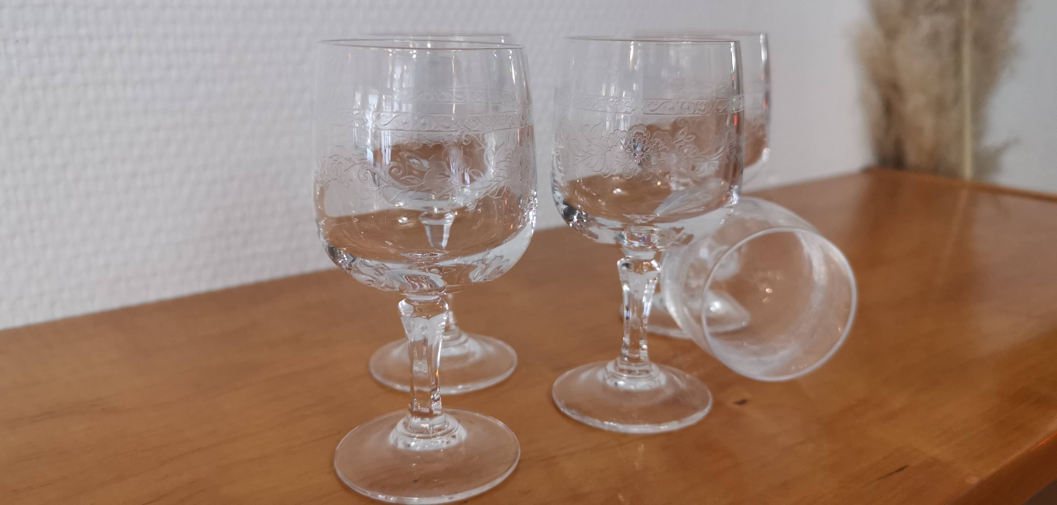 Set of 5 old port glasses with engraved crystal stems