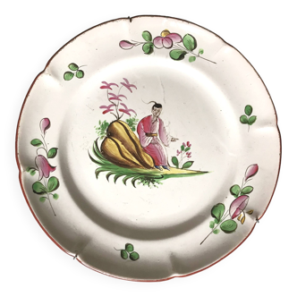 Old earthenware dish with Chinese decoration, 19th century