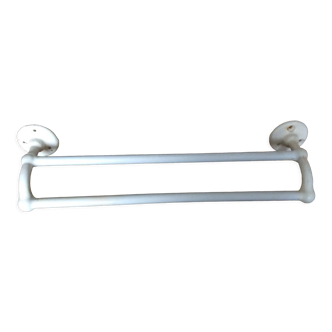 Towel rack